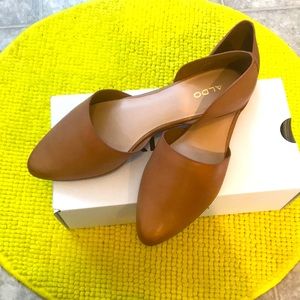 NWOT- ALDO - pure leather Flat